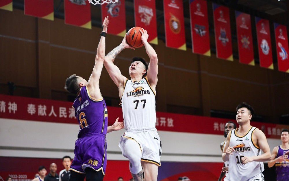 “我们知道曼联是一支优秀的球队，在客场面对他们很难。